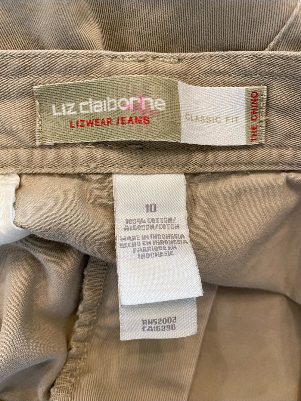 Liz Claiborne Women’s Flat-Front Chino Shorts in Khaki - Picture 4 of 5
